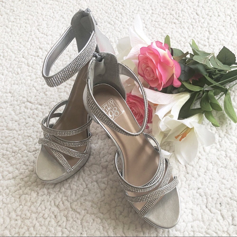 ✨Silver Heels NIB